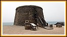 das Castillo de Rico Roque, ein alter Festungstturm von 1743 in El Cotillo an der Westkste