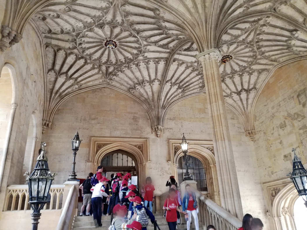 OXFORD - im Christ Chruch College sehen wir die allen Harry Potter Fans bekannte Treppe mit dem tollen Deckengew�lbe