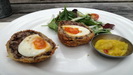OXFORD - wir wagen uns an "Hampshire Black Pudding Scotch Egg" mit Side Salad und Picalilli, sehr lecker