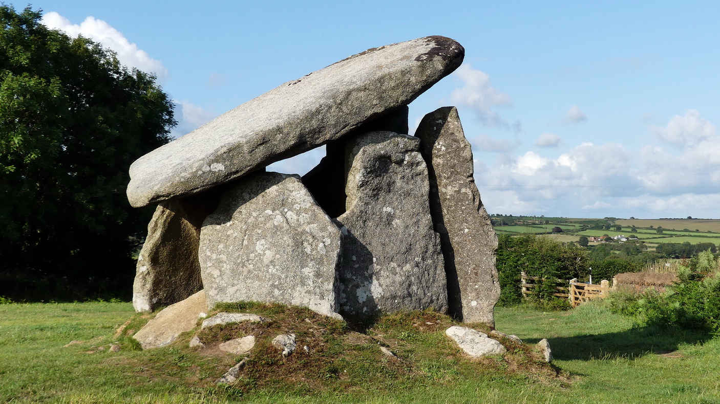 BODMIN MOOR - der Trethevy Quoit ist ein kornisches Portalgrab, ca. 5500 Jahre alt BODMIN MOOR - der Trethevy Quoit ist ein kornisches Portalgrab, ca. 5500 Jahre alt