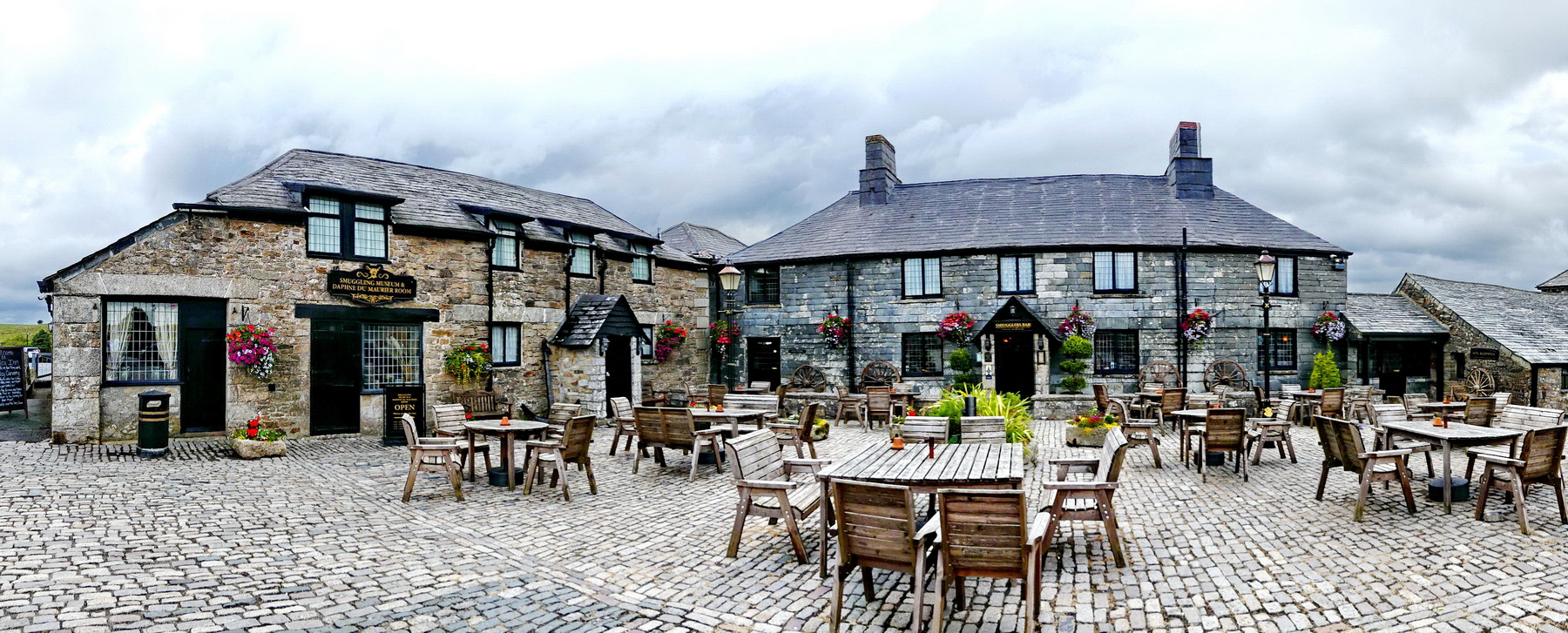 BODMIN MOOR - das Jamaica Inn liegt nur 15 Min. von Bodmin entfernt, ein nettes Plätzchen fürs Abendessen BODMIN MOOR - das Jamaica Inn liegt nur 15 Min. von Bodmin entfernt, ein nettes Plätzchen fürs Abendessen