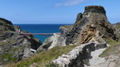 TINTAGEL - die Br�cke �berspannt eine Schlucht, der einzige Weg bisher um das Castle zu erreichen
