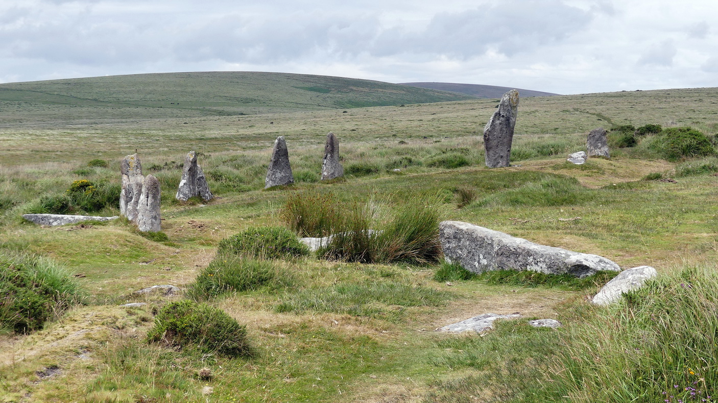 DARTMOOR - der Scorhill Steinkreis (Bronzezeit) wurde noch keiner Restaurierung unterzogen DARTMOOR - der Scorhill Steinkreis (Bronzezeit) wurde noch keiner Restaurierung unterzogen