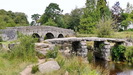 DARTMOOR - hier stehen 2 sehr interessante Brcken in nur kurzem Abstand nebeneinander und berspannen den East Dart River