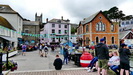 FOWEY - trotz des schlechten Wetters ist am Town Quay einiges los