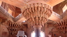die zentrale Stütze des Diwan-i-Khas, wunderschön verziert mit geometrischen und floralen Mustern