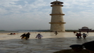 eines von vier Minaretten am Taj Mahal