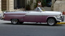 HAVANNA - wir besteigen diesen schmucken Oldtimer, einen Ford Buick von 1954, für eine einstündige Stadtrundfahrt
