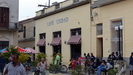 CAMAGÜEY - rund um das Cafe Ciudad befindet sich ein öffentliches Wlan-Netz, daher sind hier viele Leute mit Smartphones und Tablets unterwegs