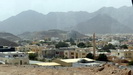 KHOR FAKKAN - die Stadt sieht recht farblos aus, keine Wunder bei dem wenigen Regen der hier fällt