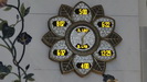 SCHEICH ZAYID MOSCHEE - diese Uhr zeigt die Gebetszeiten, das aktuelle Datum und das Datum nach dem islamischen Kalender