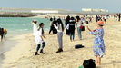 DUBAI - Fotostopp am Jumeirah Beach, der vor allen Dingen bei Touristen sehr beliebt ist