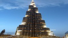 DUBAI - mit der einsetzenden Dämmerung gehen immer mehr Lichter am Burj Khalifa an