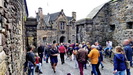 EDINBURGH - dank unserer im Internet bestellten Tickets können wir das Castle durch das Gatehouse schnell betreten