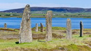 KIRKWALL - der Steinkreis liegt auf einer Anhöhe zwischen dem See Loch Stenness und dem Loch Harray