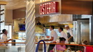 DECK 5 - gegenüber liegt das Restaurant "Osteria" für Pasta und Pizza
