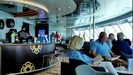 DECK 12 - ganz vorne am Bug liegt die "Himmel & Meer"- Lounge