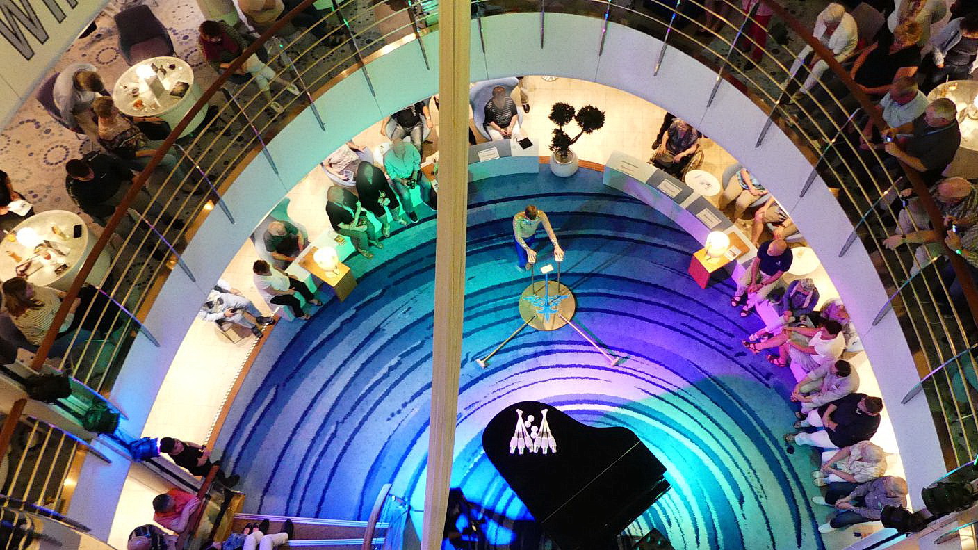 2. SEETAG - einige Künstler zeigen heute ihr Können im Atrium des Schiffes