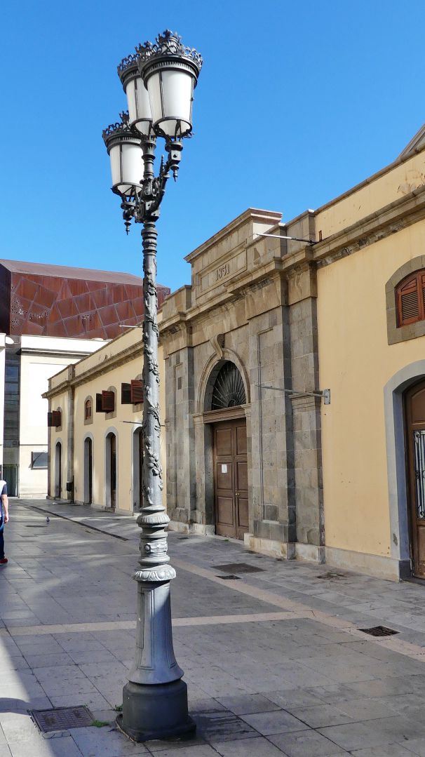 TENERIFFA / SANTA CRUZ - die ehemalige Markthalle Antiguo Mercado von 1847 befindet sich an der Plaza Isla de la Madera