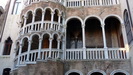 VENEDIG - die Treppe ist außergewöhnlich aufwendig im Stil der Renaissance gestaltet, sie endet in einem Kuppelraum mit schöner Aussicht