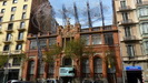 BARCELONA - das Fundacio Antonio Tapies von 1880 mit einer eindrucksvollen Metallskulptur auf dem Dach