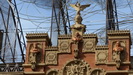 BARCELONA - das Fundacio Antonio Tapies von 1880 mit einer eindrucksvollen Metallskulptur auf dem Dach
