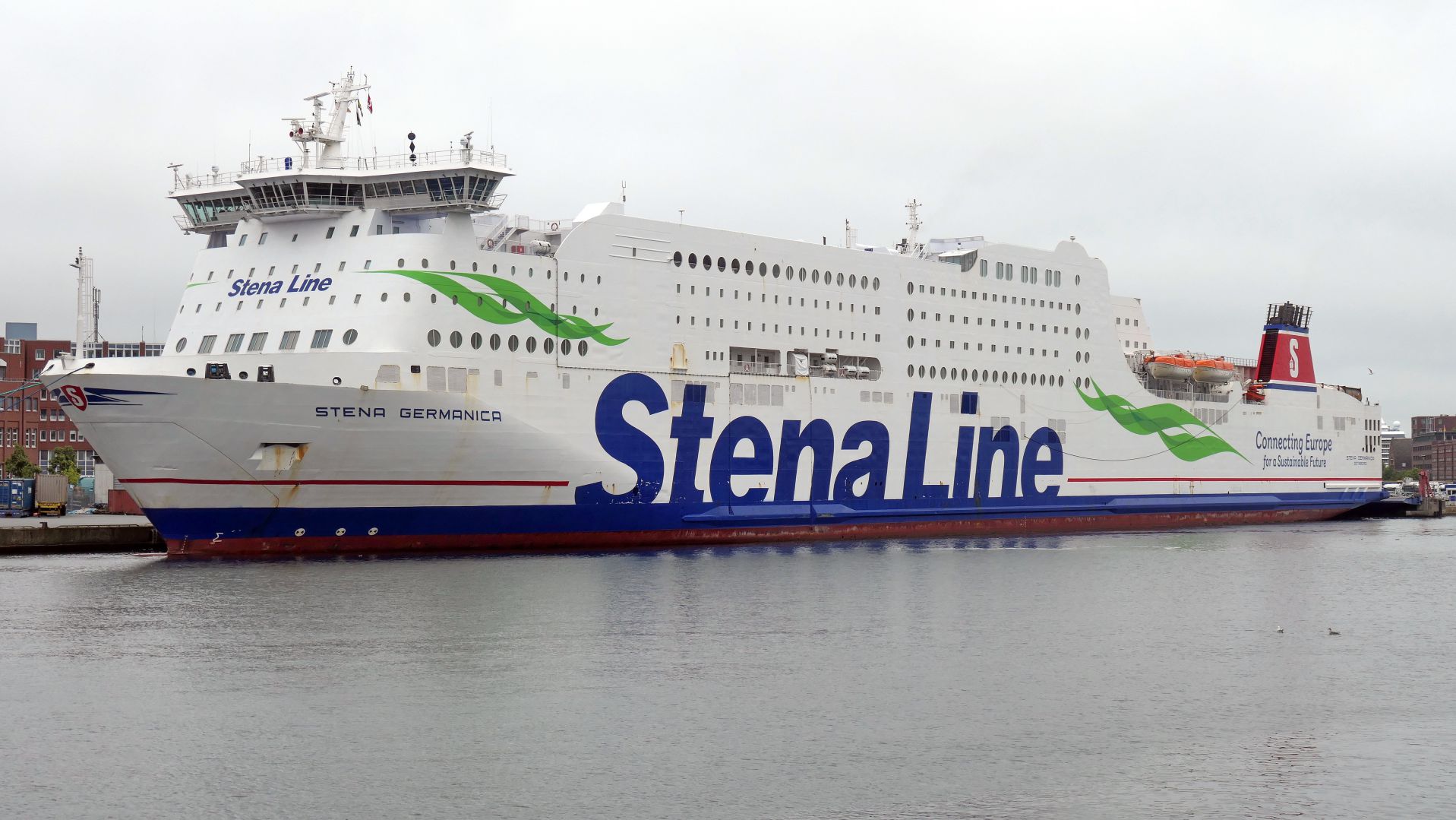 NORD-OSTSEE-KANAL - an backbord liegt die "Stena Germanica" am Schwedenkai, die zwischen Kiel und Göteborg pendelt