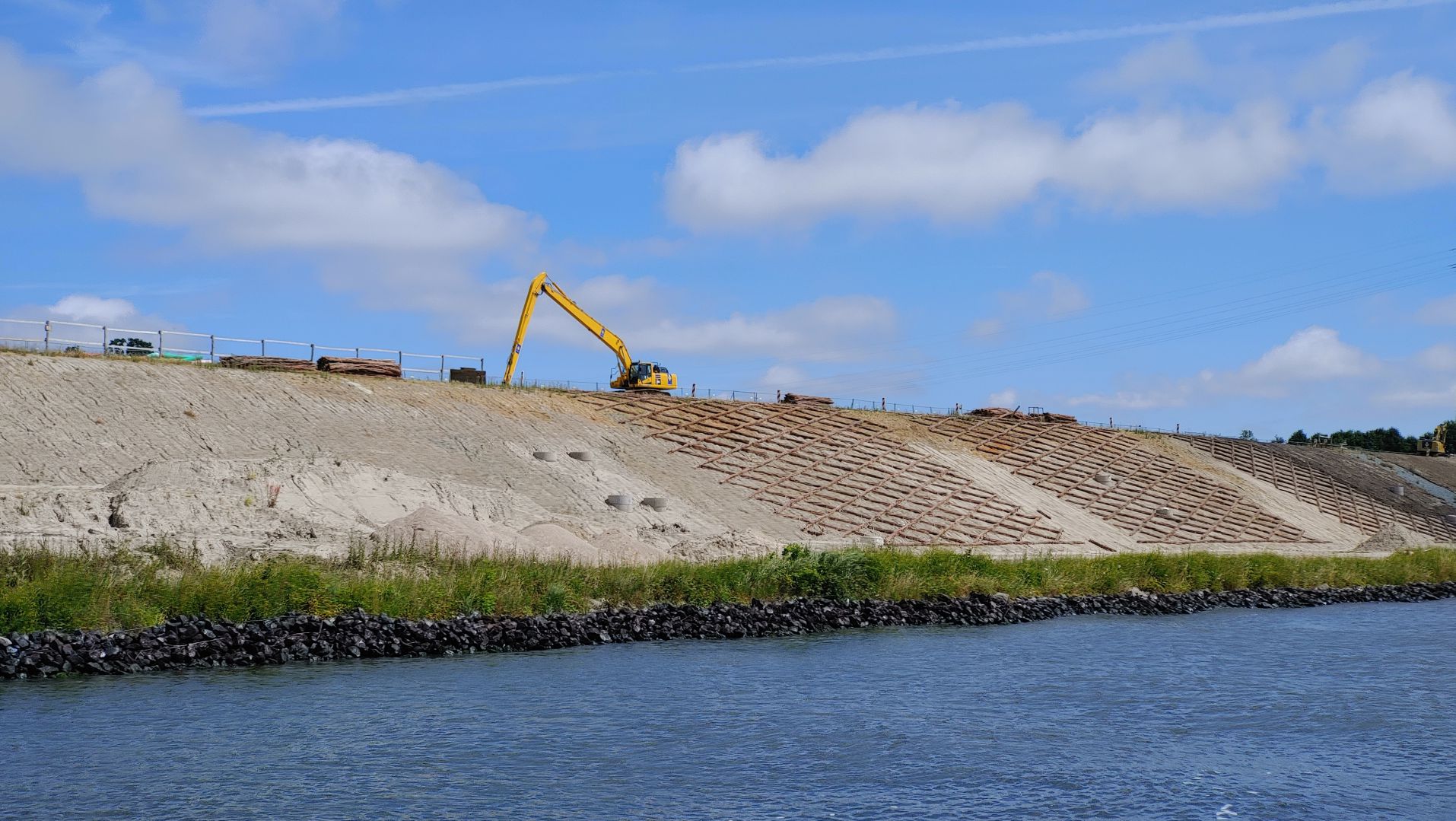 NORD-OSTSEE-KANAL - immer wieder finden Arbeiten am Nord-Ostsse-Kanal statt, um die Ufer zu sichern
