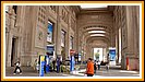 die gewaltige Eingangshalle des Hauptbahnhofs von Mailand