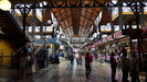 BUDAPEST - auf insgesamt 3 Ebenen in der Markthalle befinden sich die Verkaufsstände