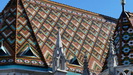 BUDAPEST - an der Kirche gefällt uns besonders gut das farbige Dach, welches mit Ziegeln unterschiedlichster Muster und Farben gedeckt ist