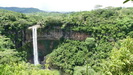 MAURITIUS - der Chamarel Wasserfall, ein Zwillingsfall, ist mit 90 m der hchste Wasserfall der Insel