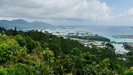 SEYCHELLEN - der Aussichtspunkt La Misere mit Blick Richtung Hafen und dem Norden der Insel, leider ist es noch sehr wolkig 