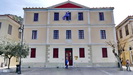 GRIECHENLAND - NAFPLIO - das Rathaus von Nafplio wurde 1857 erbaut und war u.a. auch ein Gymnasium  