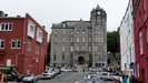 ST. JOHN'S - vorbei am Court House von 1904 gehen wir bergauf Richtung Basilika