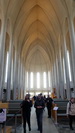 REYKJAVIK - das Innere der Hallgrims-Kirche ist schlicht