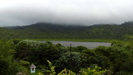 die Wolken hngen tief am Kratersee"Grand Etang Lake" 