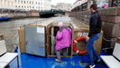 ST. PETERSBURG - auf dem kleinen Flu Moika besteigen wir ein Ausflugsboot