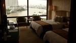 toller Blick auch in Bangkok aus unserem Hotelzimmer auf den Flu Chao Phraya