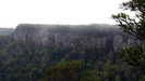 CANYON LOOKOUT - die Wolken ziehen sehr tief ber die Berge und den Regenwald