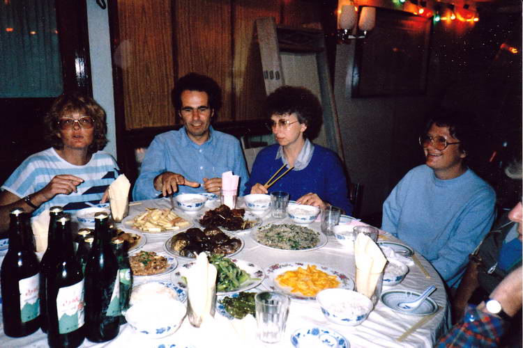 wir sind gespannt auf das erste Abendessen an Bord wir sind gespannt auf das erste Abendessen an Bord