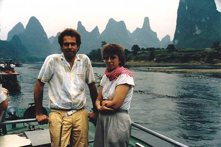 wir geniessen die Fahrt auf dem Li-Fluss wir geniessen die Fahrt auf dem Li-Fluss