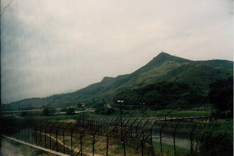 mit der Eisenbahn fahren wir von Kanton nach Hongkong mit der Eisenbahn fahren wir von Kanton nach Hongkong