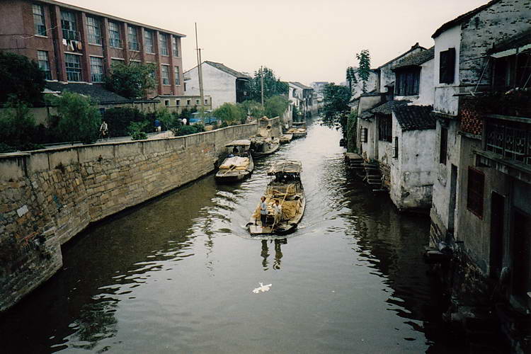 für uns sehen diese Kanäle sehr romantisch aus<br />für die Chinesen ist es bittere Realität für uns sehen diese Kanäle sehr romantisch aus<br />für die Chinesen ist es bittere Realität