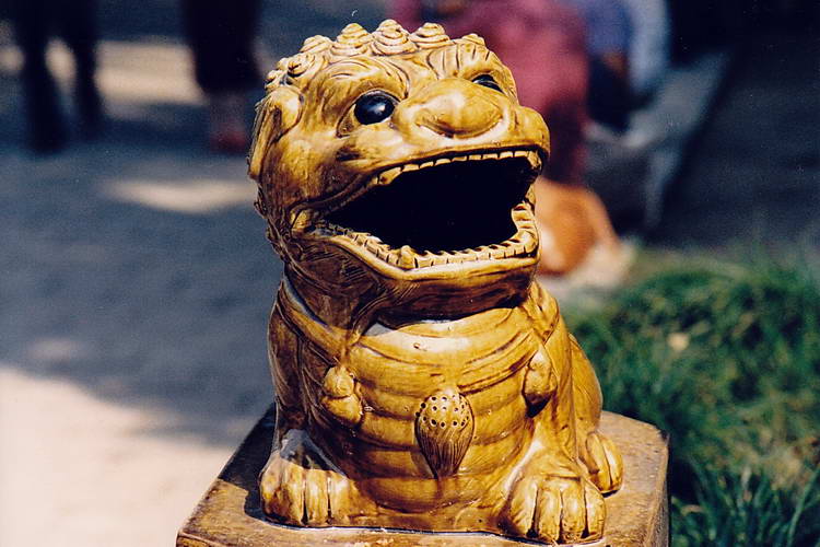 netter kleiner L�we in einer der vielen Tempel