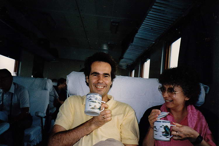 auf jeder Bahnfahrt gehören Teetassen, heißes Wasser und grüner Tee zur kostenlosen Grundausstattung auf jeder Bahnfahrt gehören Teetassen, heißes Wasser und grüner Tee zur kostenlosen Grundausstattung
