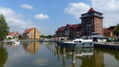 Neustrelitz - der kleine Hafen mit Eigentumswohnungen, Schiffsliegeplätzen und Restaurants