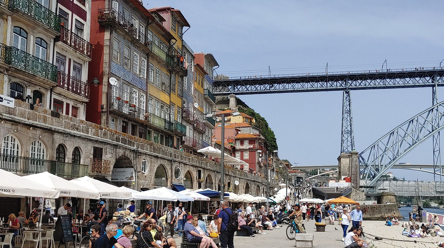 erster Bummel im Stadtteil Ribeira entlang des Douro erster Bummel im Stadtteil Ribeira entlang des Douro
