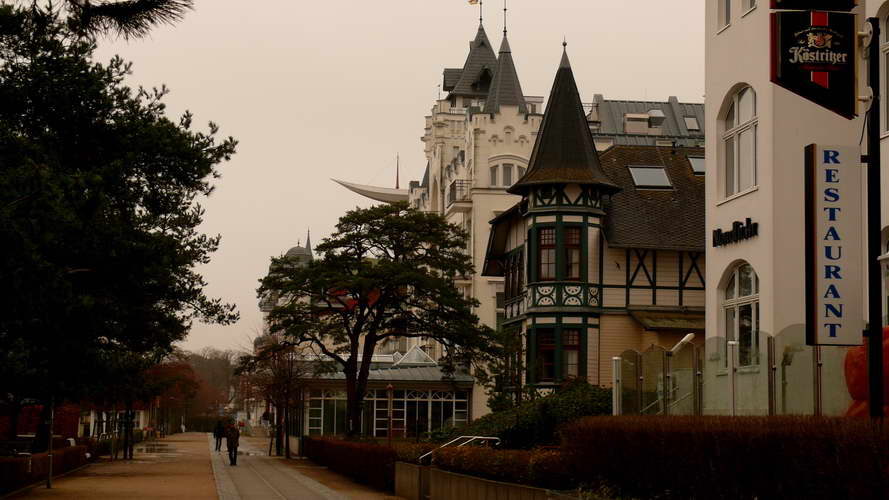 schöne Häuser an der Strandpromenade von Zinnowitz Promenade