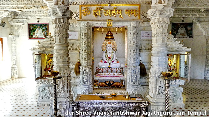 der Shree Vijayshantishwar Jagathguru Jain Tempel im Zentrum von Ooty